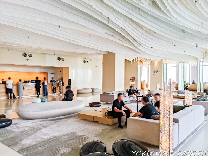 広々としたロビー