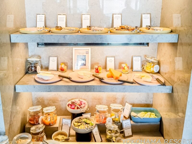 ハム類、チーズ類、ピクルス