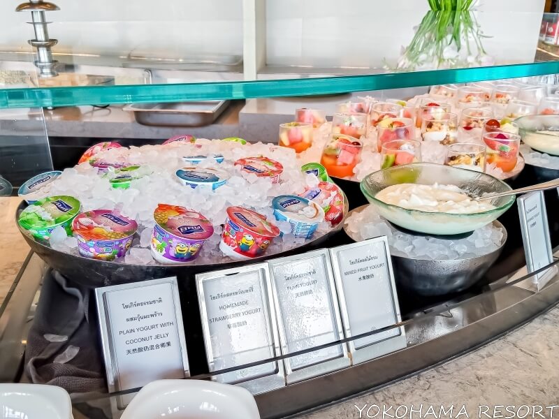 ヨーグルト、ミックスフルーツ