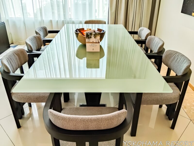 ダイニングテーブル