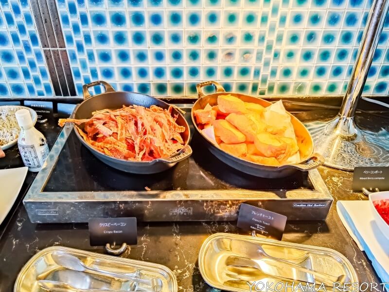 クリスピーベーコンとフレンチトースト