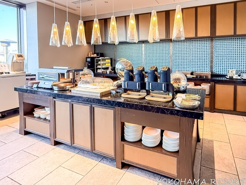 ティータイムのブッフェ台