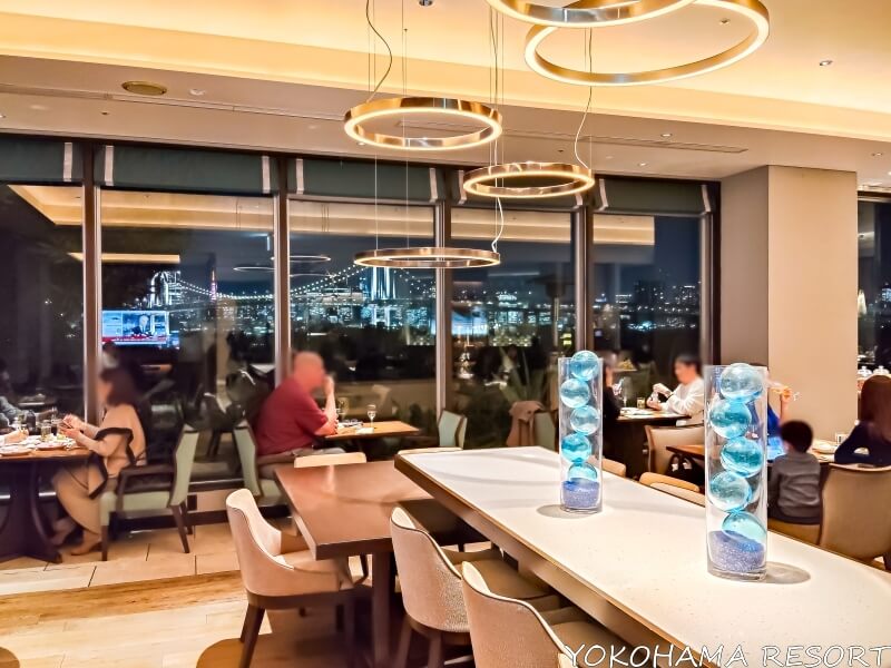 カクテルタイムのエグゼクティブラウンジ